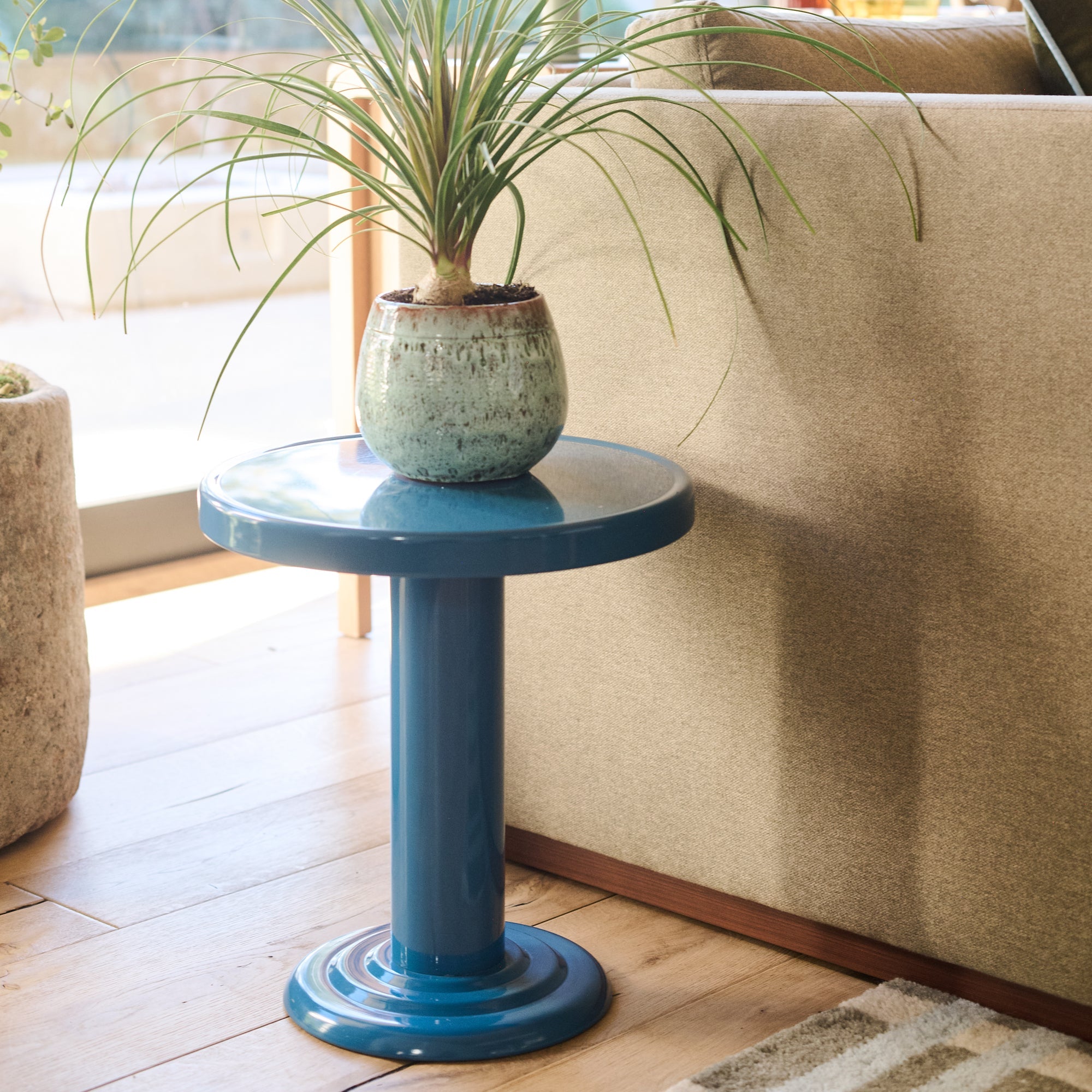 2024-01_spring24_lashoot_living_owen-side-table-_1x1_mv-1.jpg