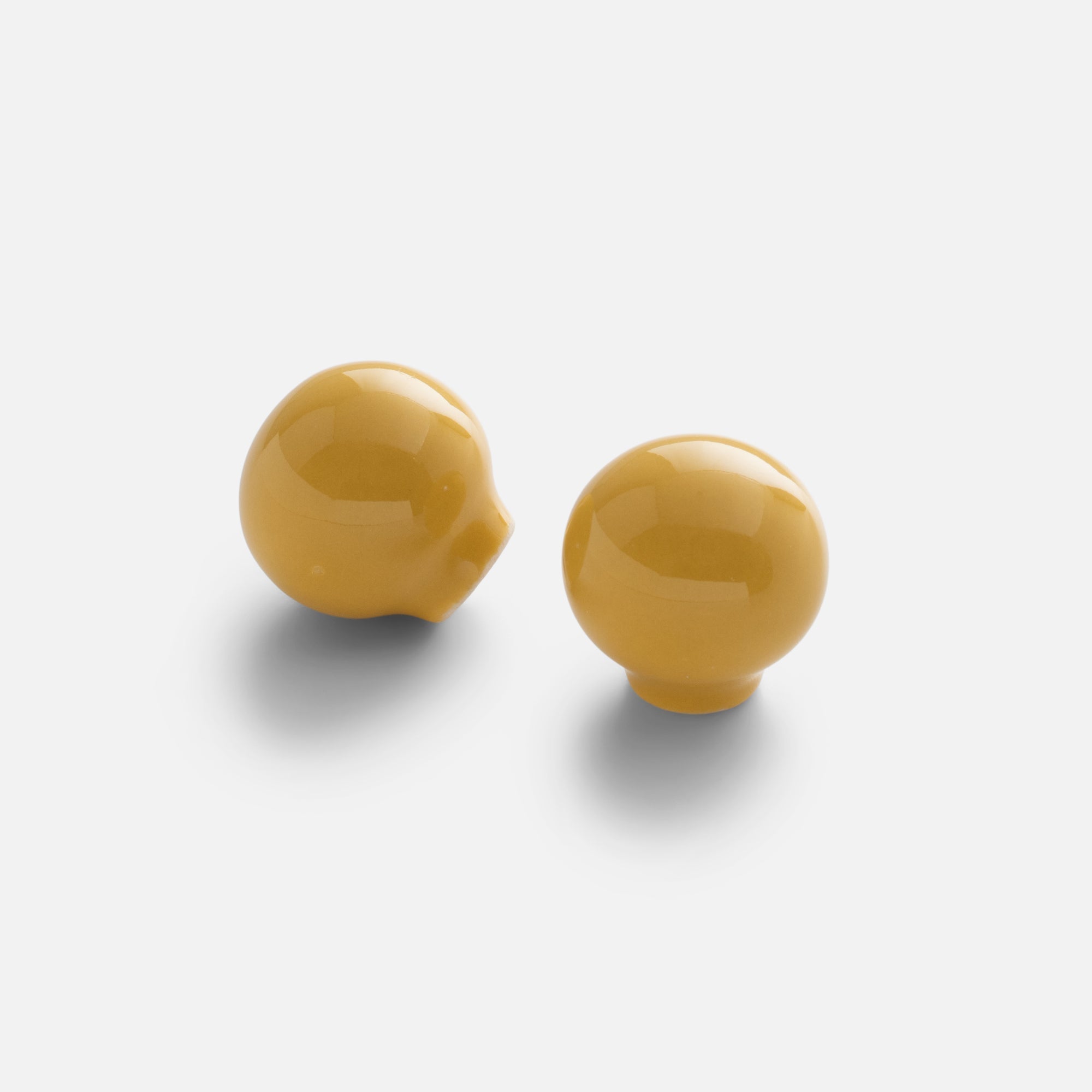 fall24_142737_ceramic-ball-knob-small-ch_2_silo-_1x1_jw-1.jpg