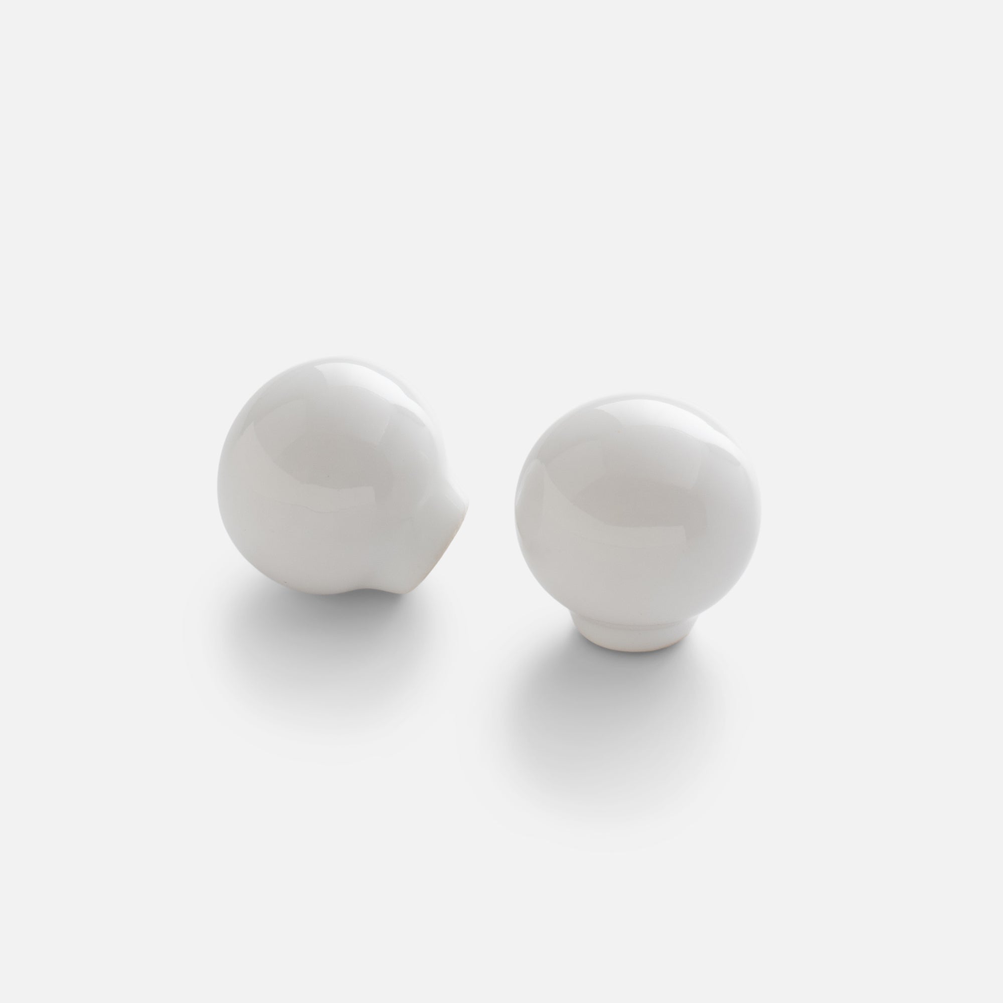 fall24_142739_ceramic-ball-knob-small-wt_2_silo-_1x1_jw-1.jpg