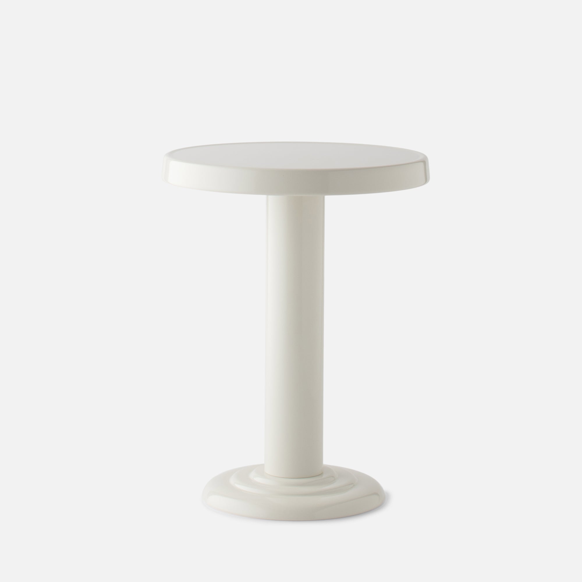 spring24-_141617_owen-side-table-shell-white-gloss_silo_1x1_jw-1.jpg